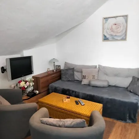 Apartman Neheim Mit Dennis Und Alexander Alexander Mit Klimaanlage
